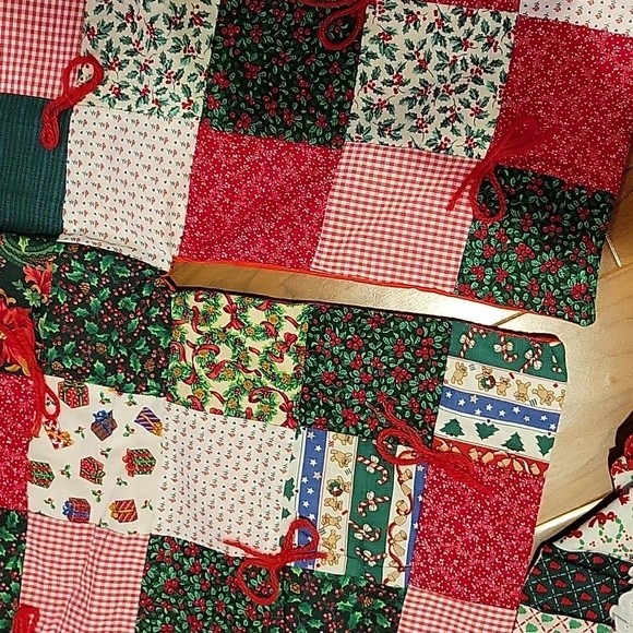 38"rnd 22" Sq 2- Christmas Tree Skirts Patchwork Hand stitched Tied adorable - Picture 8 of 9